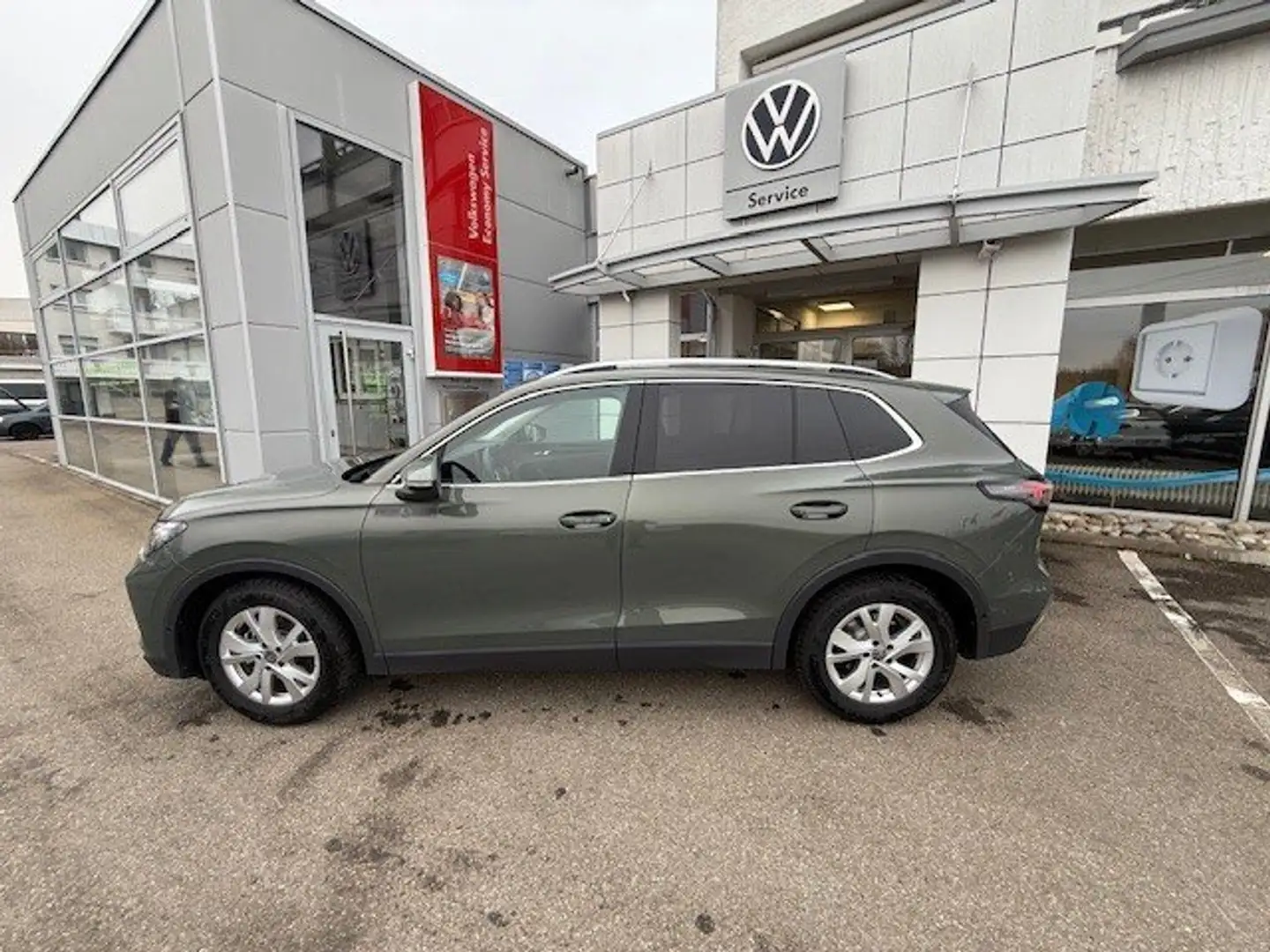 Volkswagen Tiguan 1.5 eTSI 150 PS Elegance DSG Grün - 2