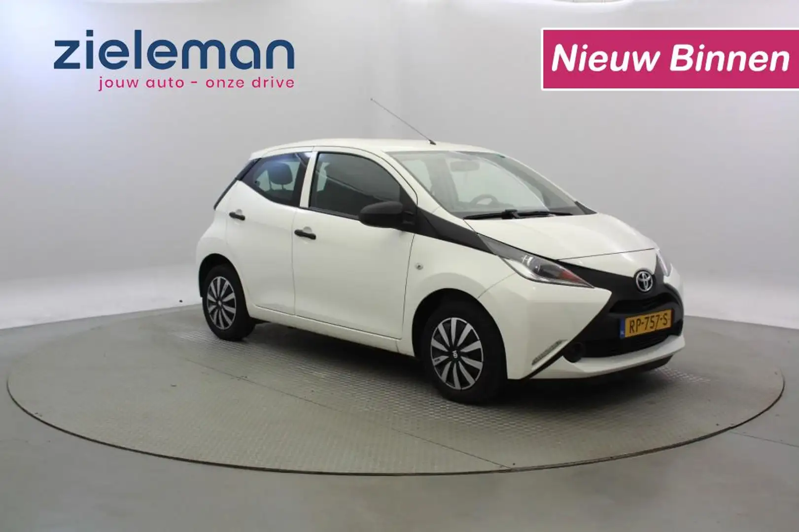 Toyota Aygo 1.0 VVT-i x-fun 5 Deurs - Airco Wit - 1