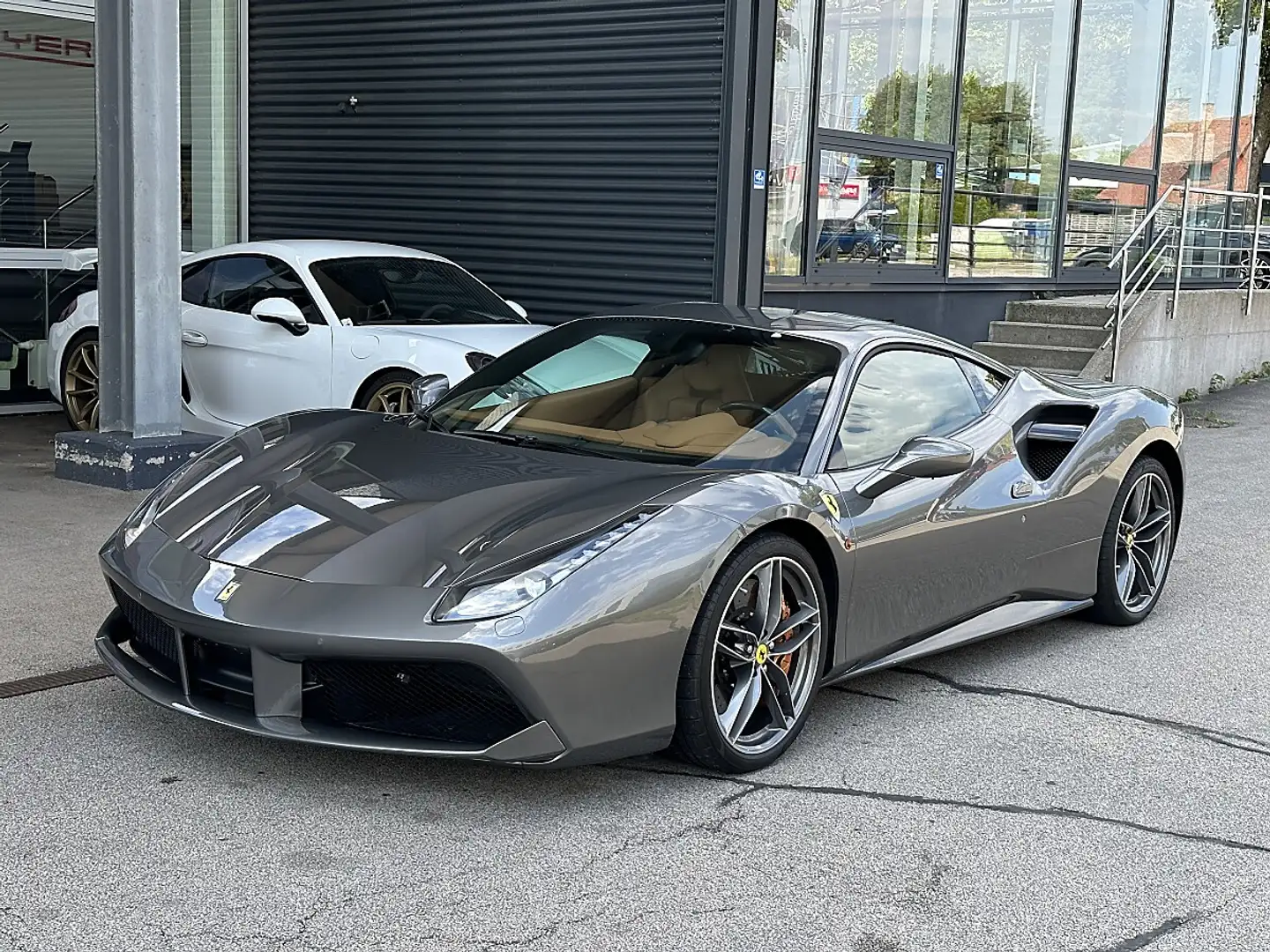 Ferrari 488 GTB Grau - 1