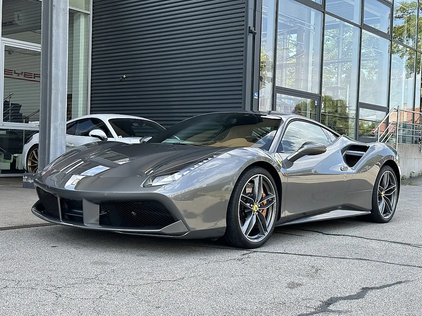 Ferrari 488 GTB Grau - 2