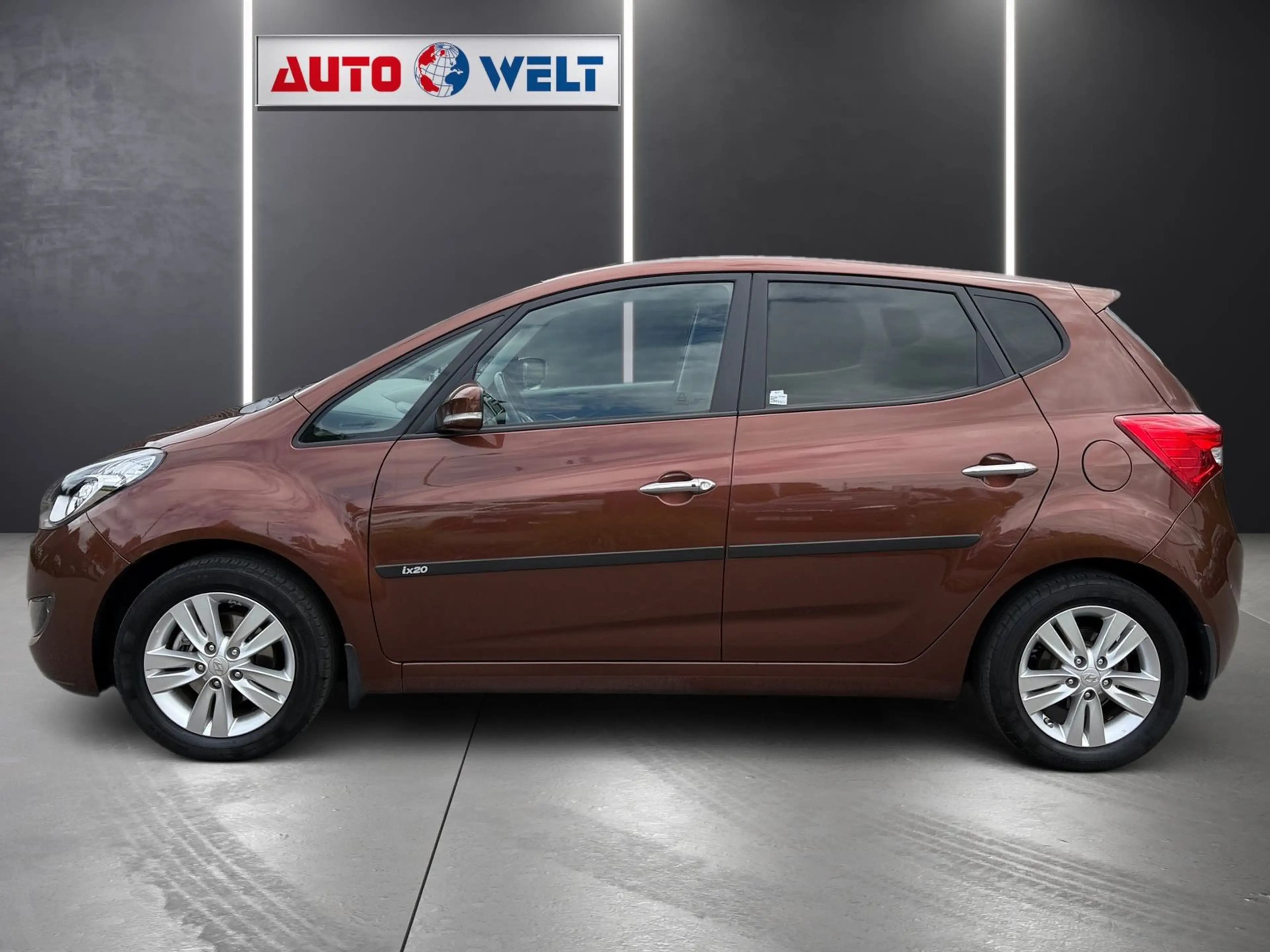 Hyundai iX20 1.6 Automatik Sitzheizung AHK PDC Bluetooth — photo 6