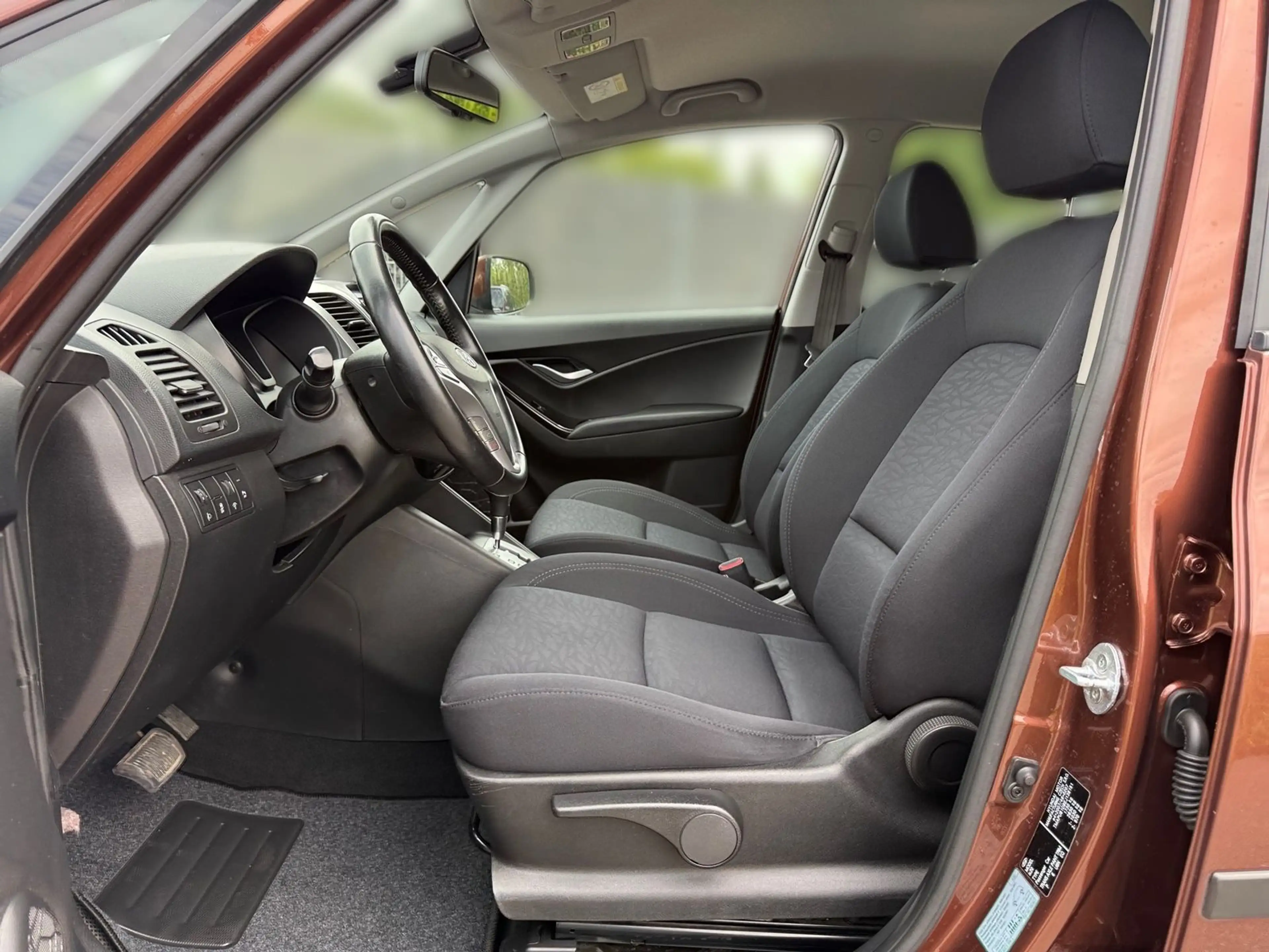Hyundai iX20 1.6 Automatik Sitzheizung AHK PDC Bluetooth — photo 10