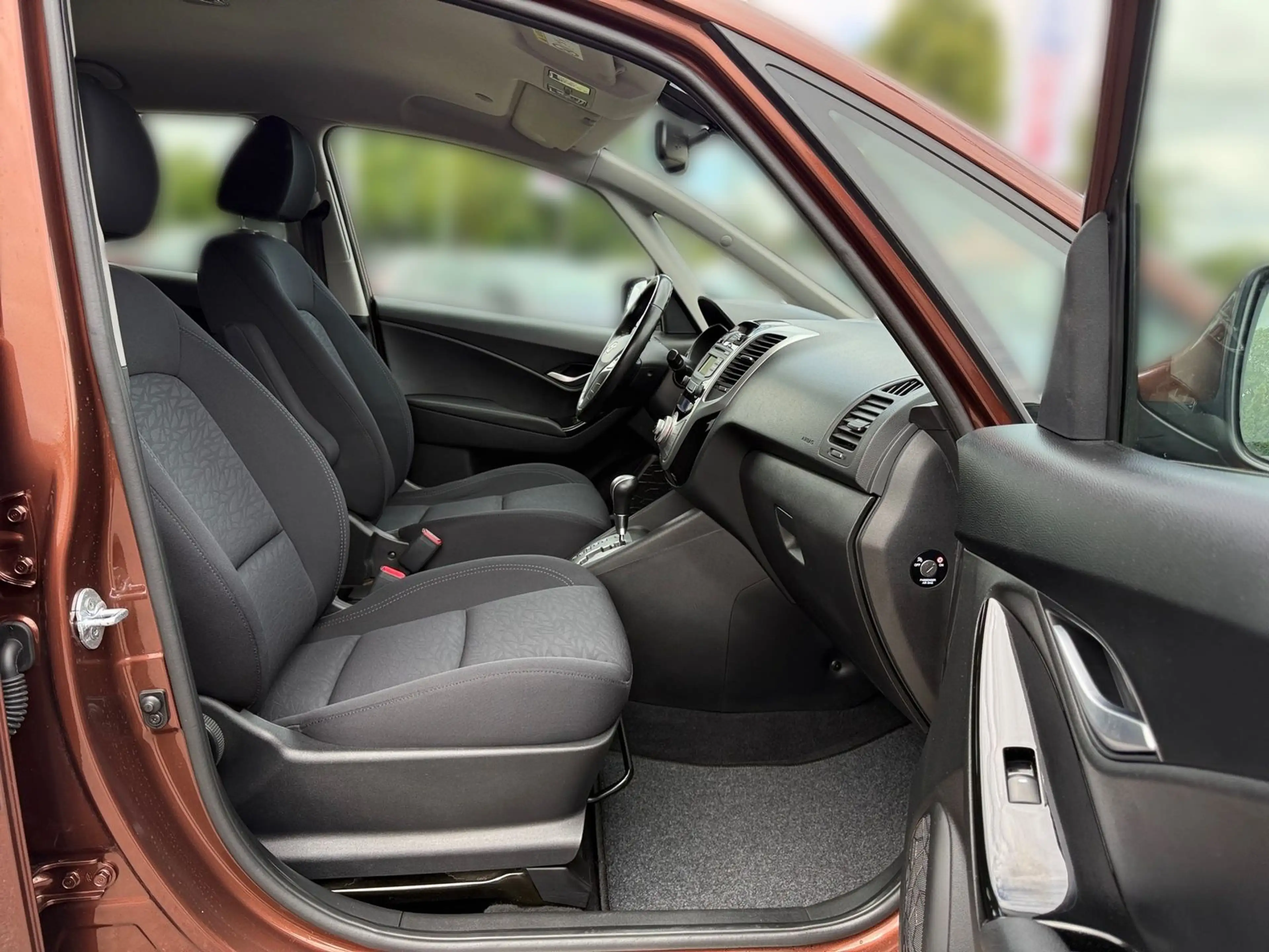 Hyundai iX20 1.6 Automatik Sitzheizung AHK PDC Bluetooth — photo 15