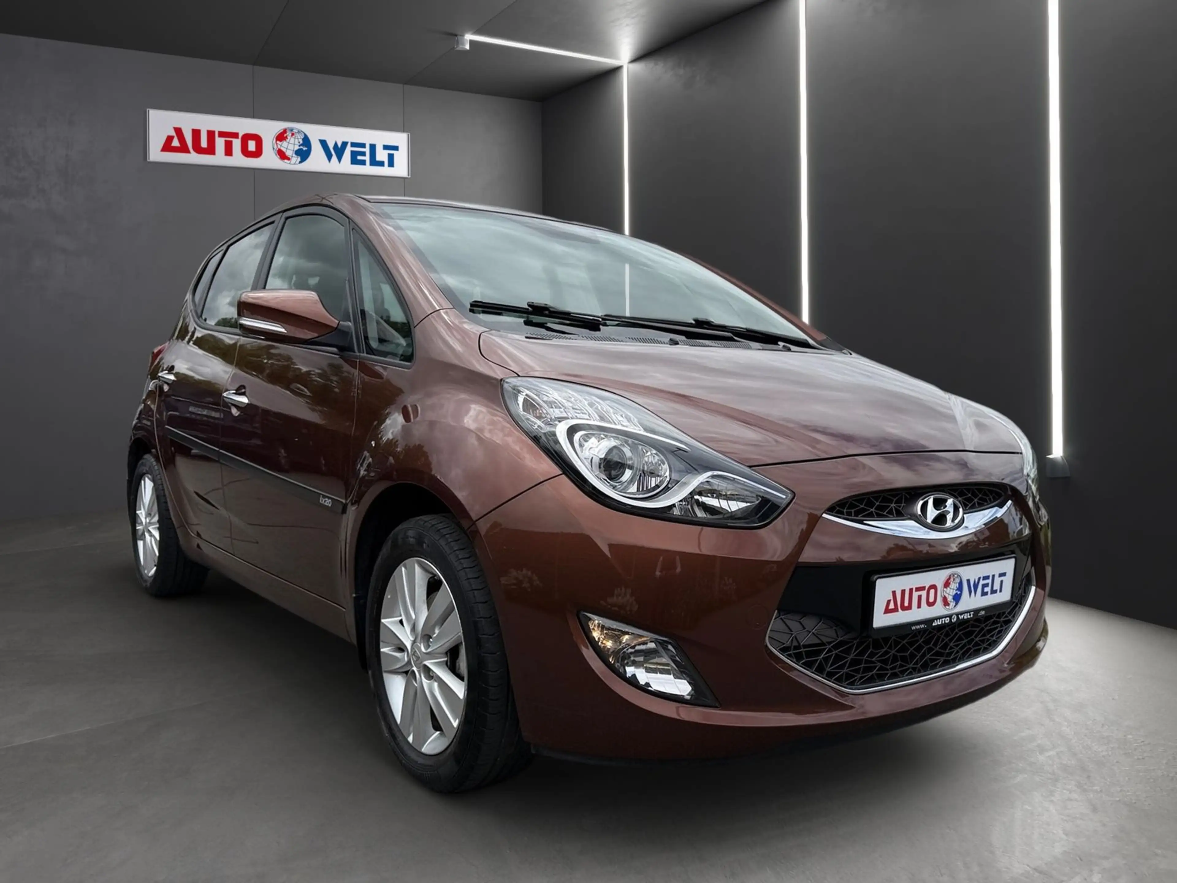 Hyundai iX20 1.6 Automatik Sitzheizung AHK PDC Bluetooth — photo 2