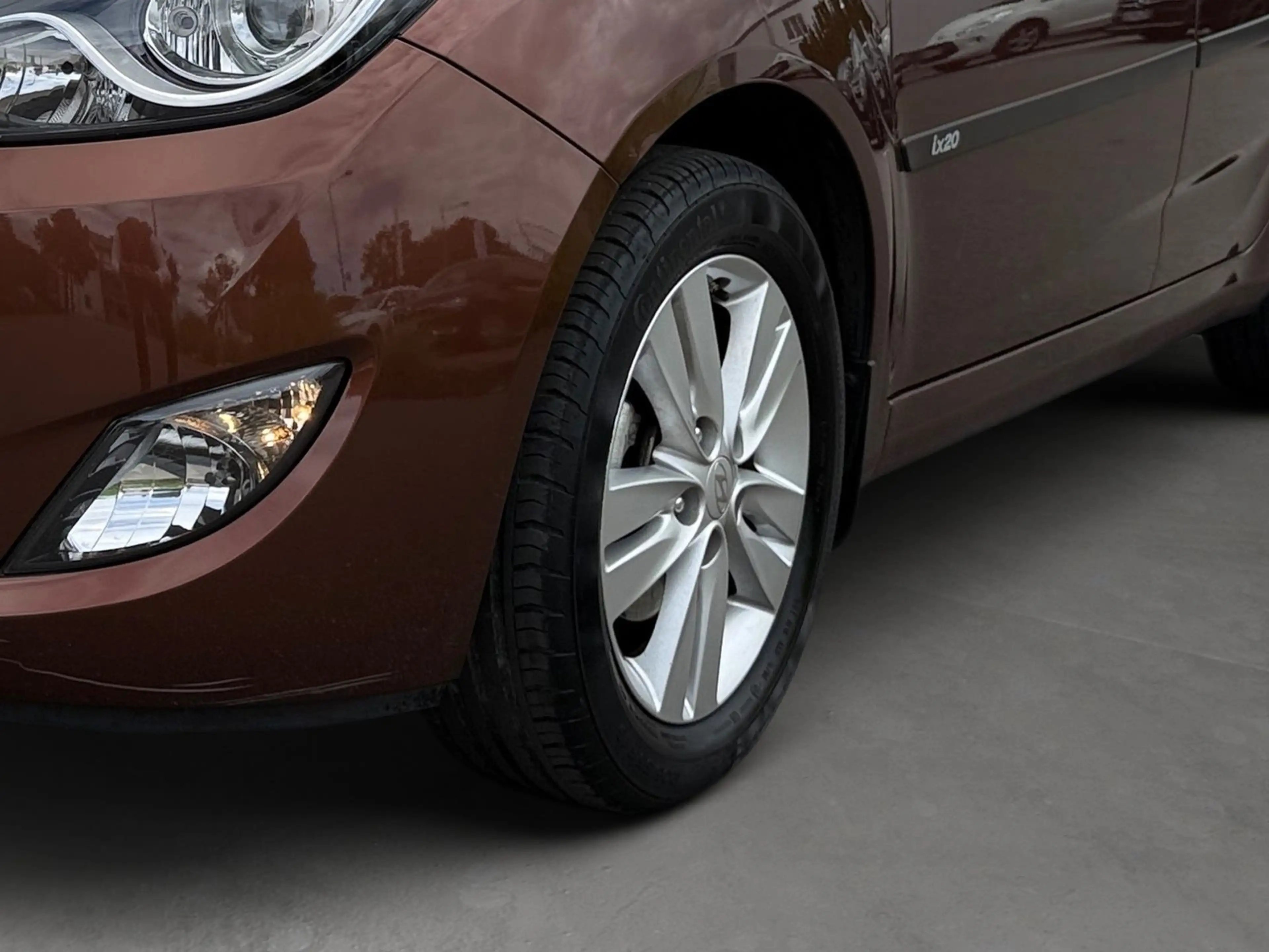 Hyundai iX20 1.6 Automatik Sitzheizung AHK PDC Bluetooth — photo 8