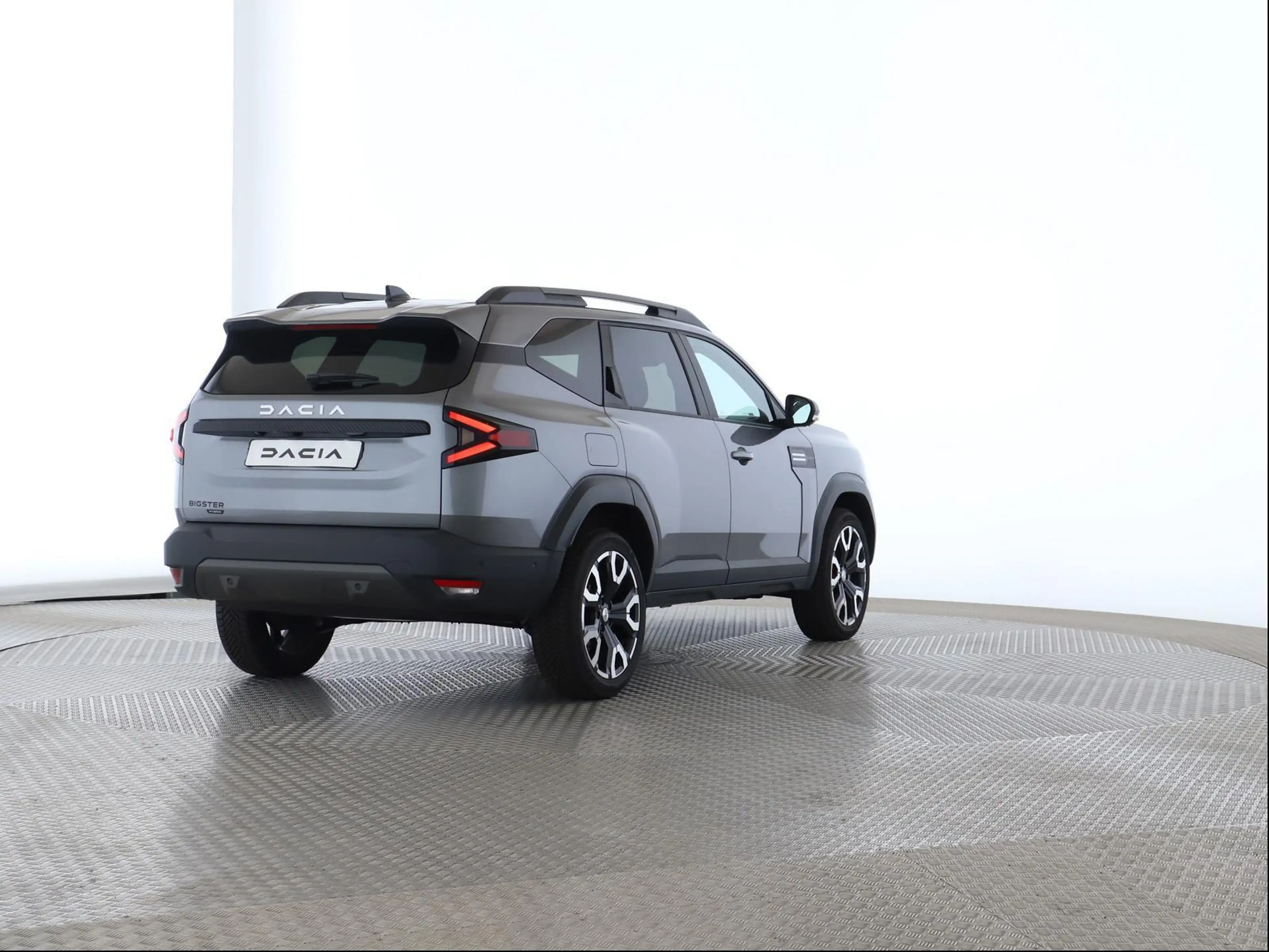Dacia Bigster Hybrid 155 Journey — photo 4