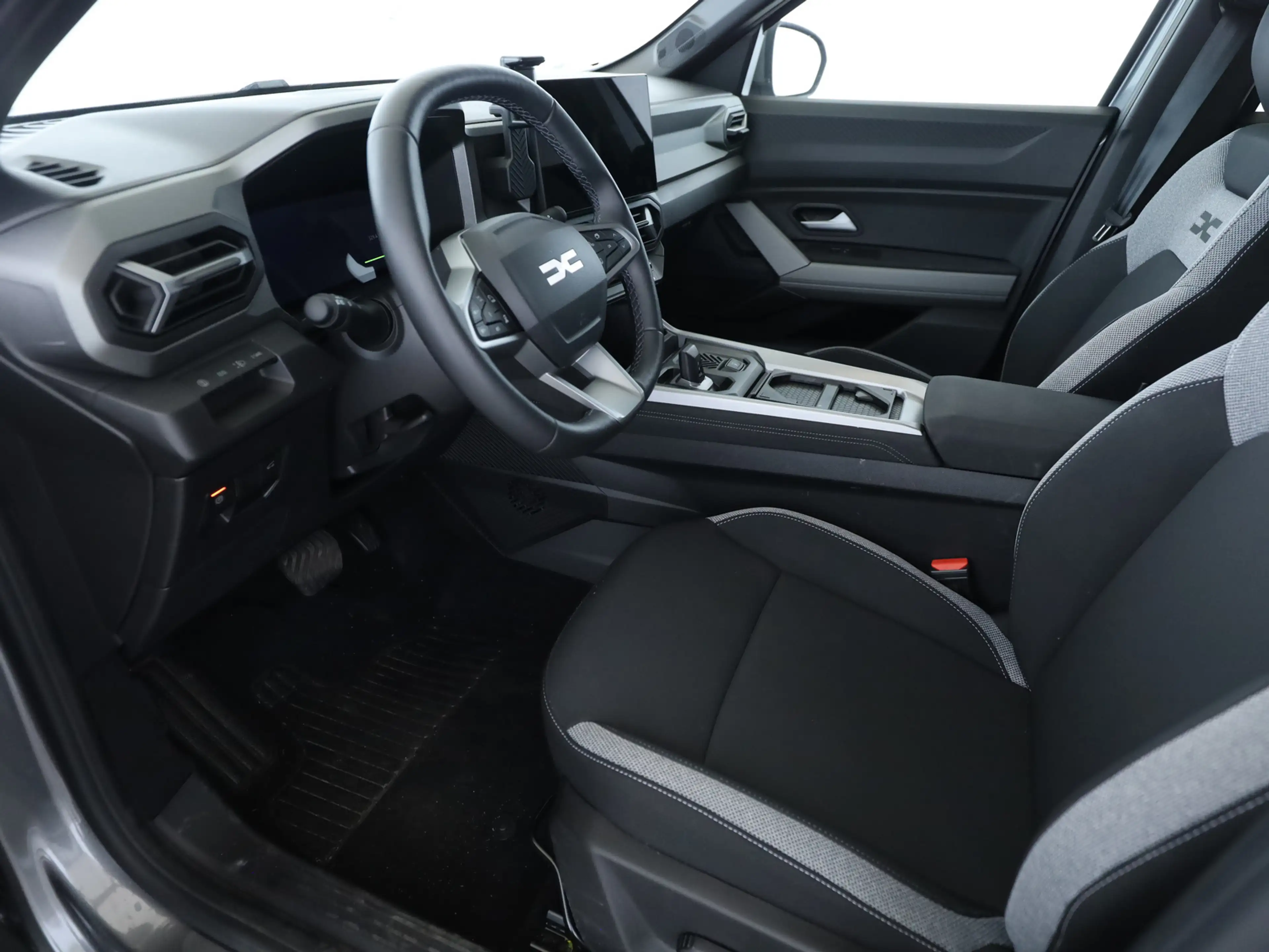 Dacia Bigster Hybrid 155 Journey — photo 5