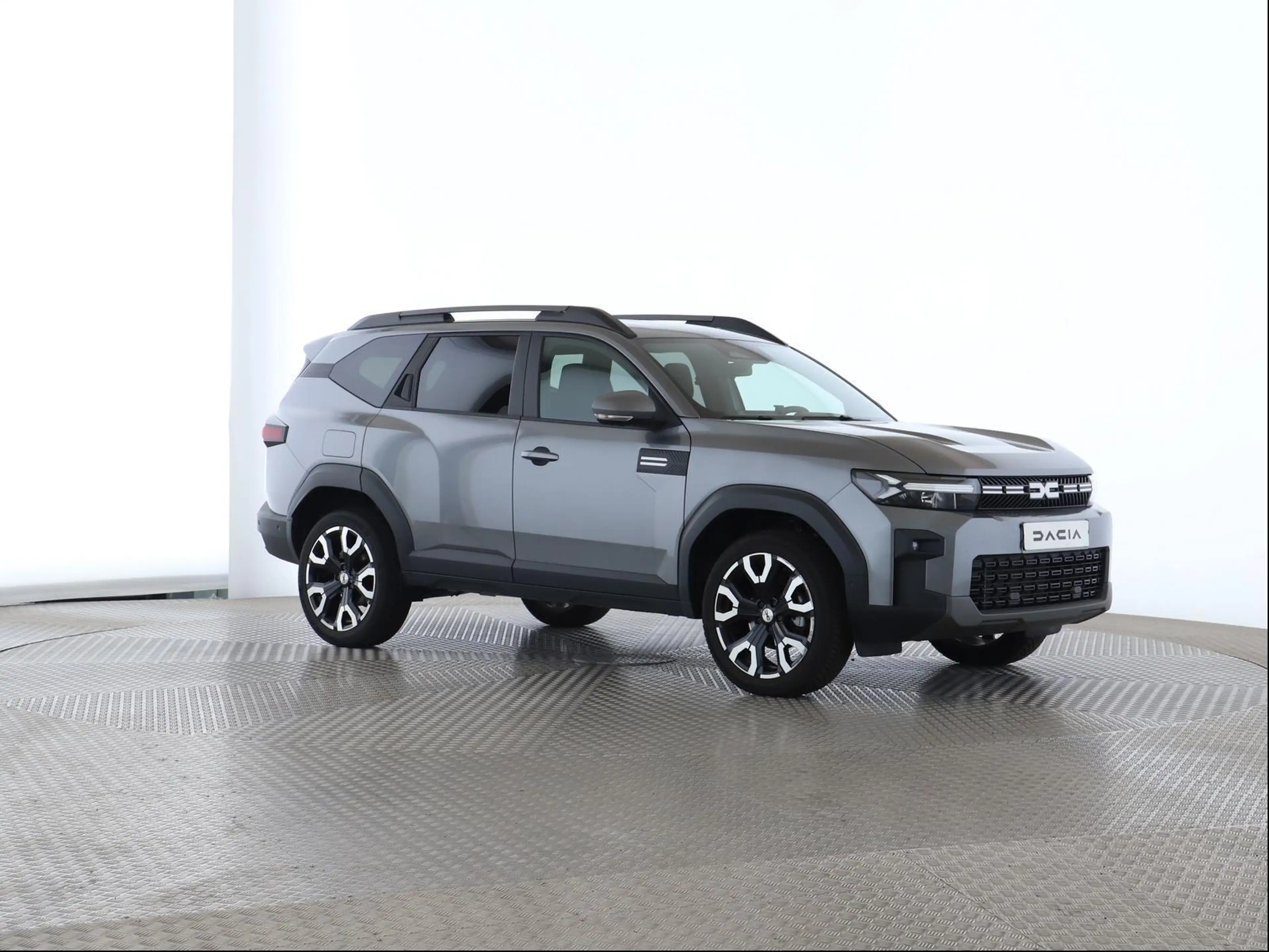 Dacia Bigster Hybrid 155 Journey — photo 2