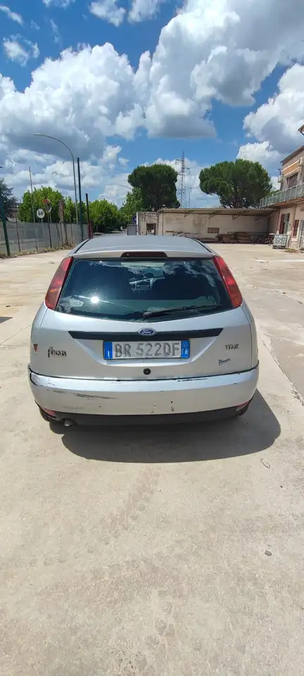 Ford Focus 3p 1.8 td Zetec, foto 2