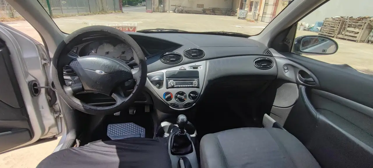 Ford Focus 3p 1.8 td Zetec, foto 5