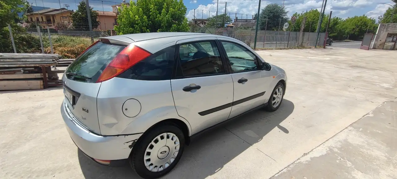 Ford Focus 3p 1.8 td Zetec, foto 4