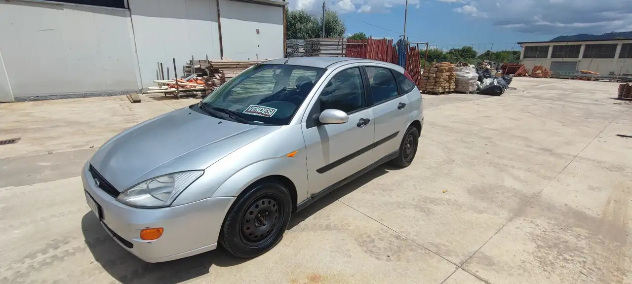 Ford Focus 3p 1.8 td Zetec, foto 3