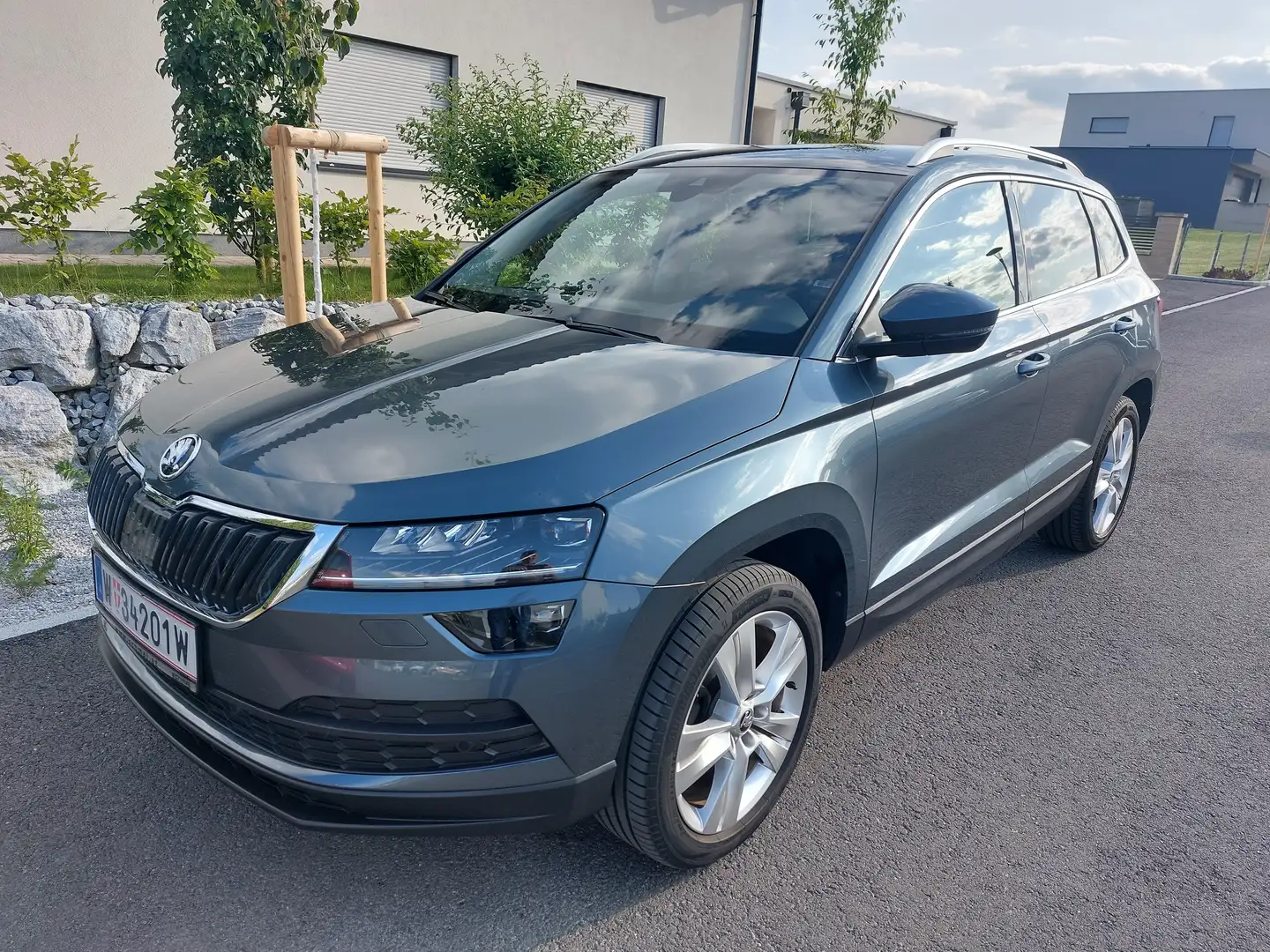 Skoda Karoq 1,6 TDI Style Limited DSG Aut. Grau - 1