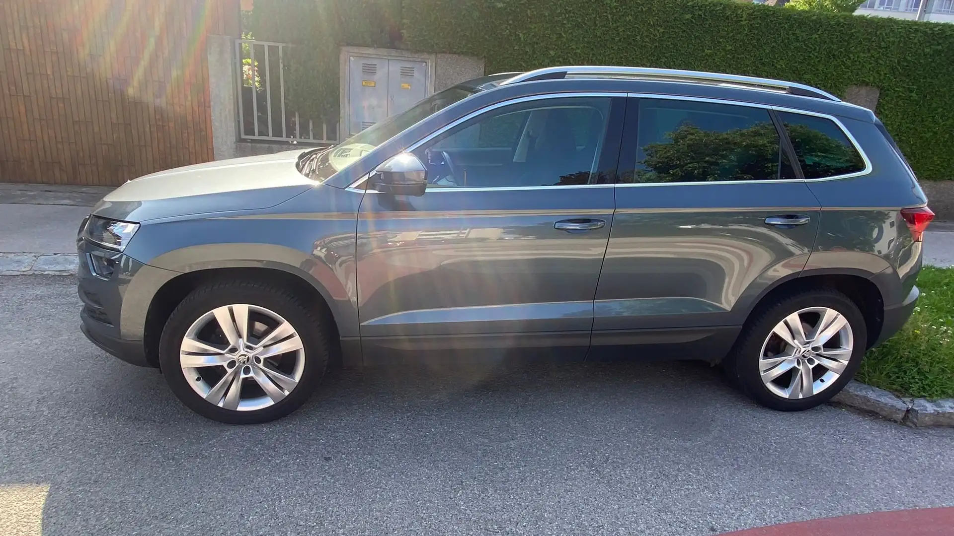 Skoda Karoq 1,6 TDI Style Limited DSG Aut. Grau - 2