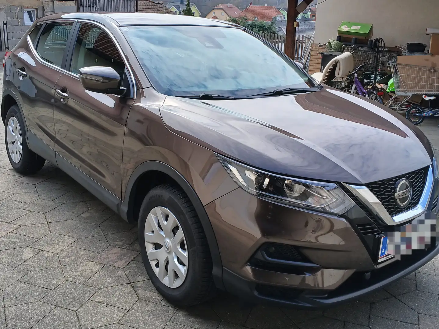 Nissan Qashqai 1,3 DIG-T Acenta Braun - 2