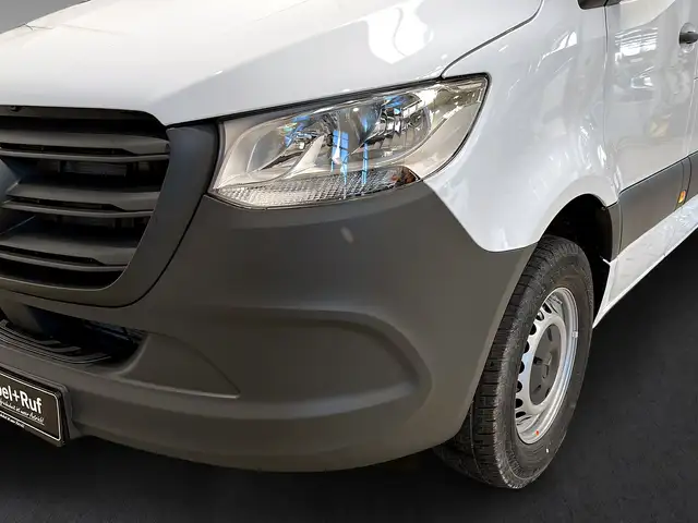 Mercedes-Benz Sprinter view 15
