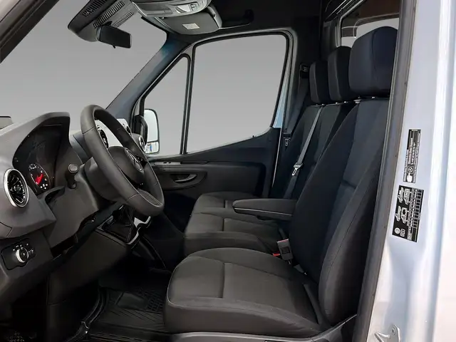 Mercedes-Benz Sprinter view 14