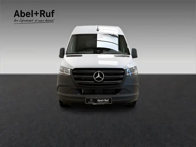 Mercedes-Benz Sprinter view 2