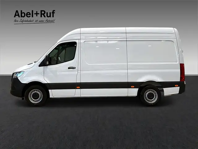 Mercedes-Benz Sprinter view 4