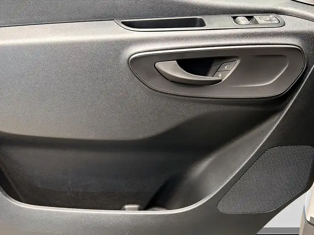 Mercedes-Benz Sprinter view 13