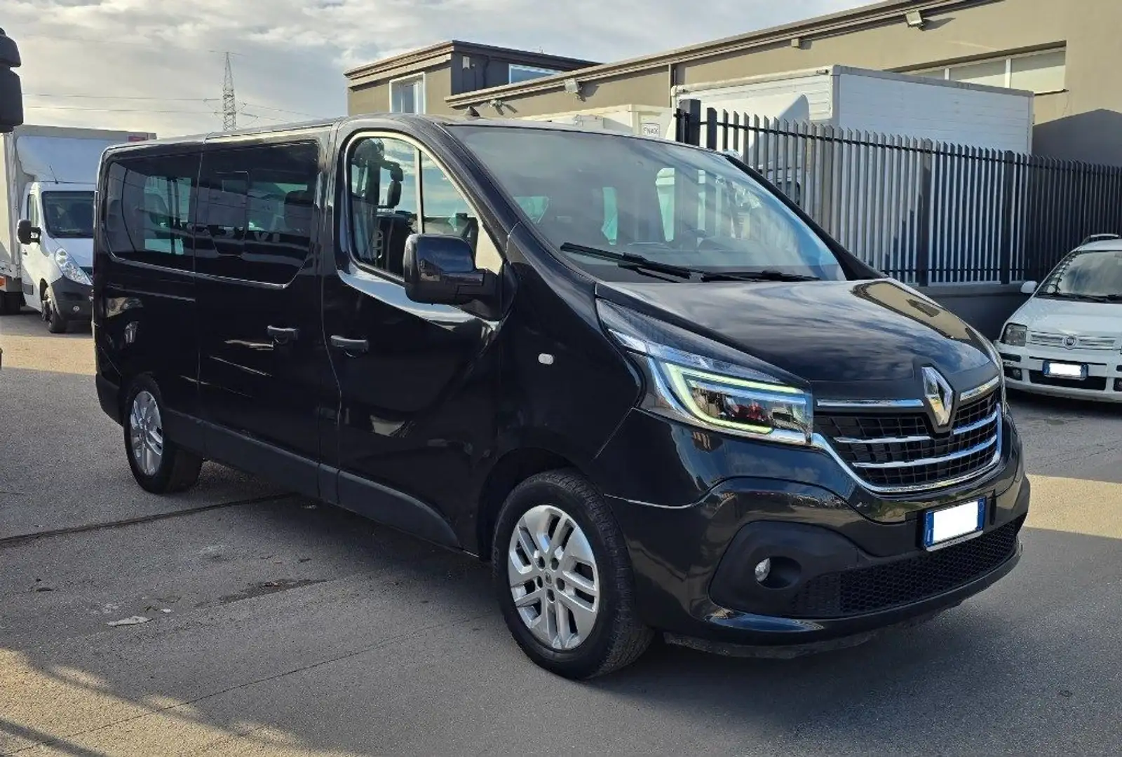 Renault Trafic 2.0 dCi 145CV 9 POSTI Nero - 2