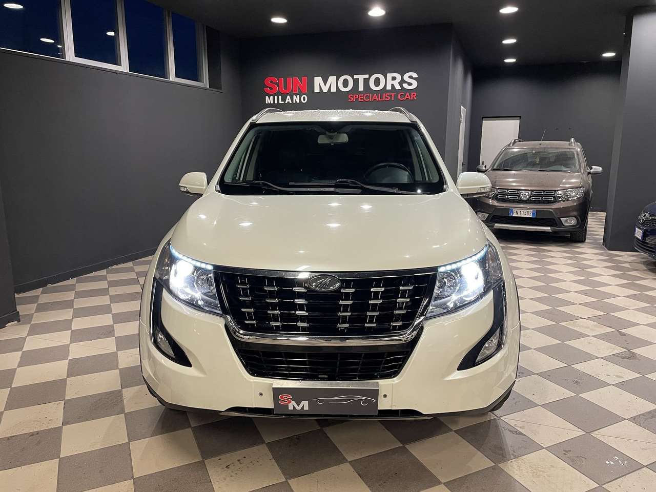Mahindra XUV500 XUV500 2.2 16V AWD W10