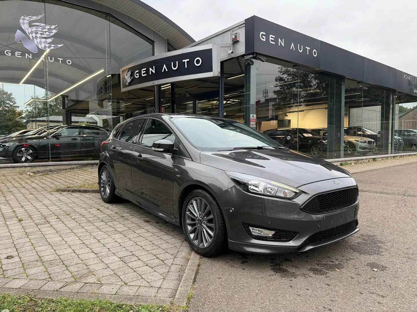 Ford Focus 1.5 EcoBoost ST-Line * 12 à 36 MOIS GARANTIE * Gris - 1