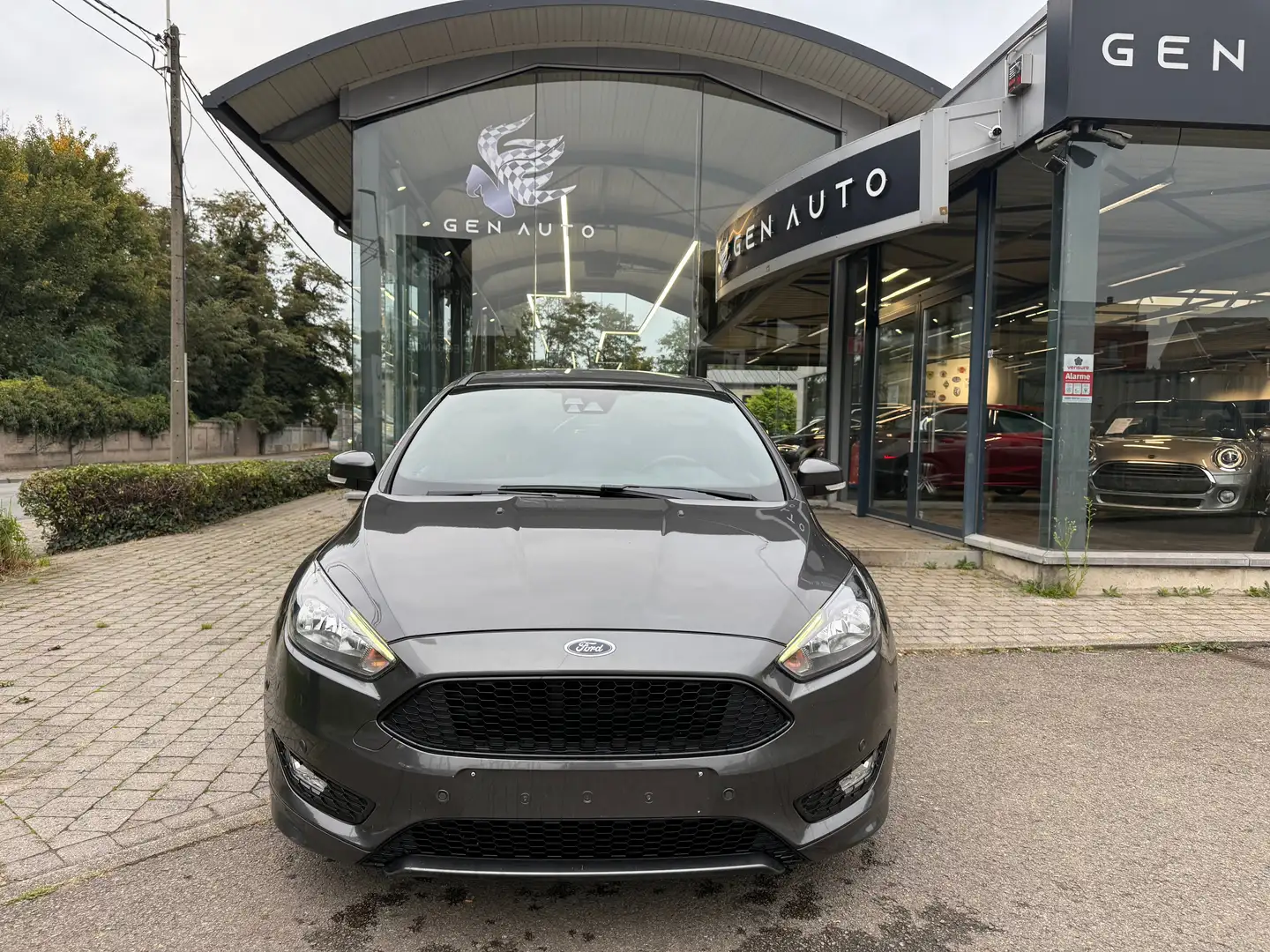 Ford Focus 1.5 EcoBoost ST-Line * 12 à 36 MOIS GARANTIE * Gris - 2