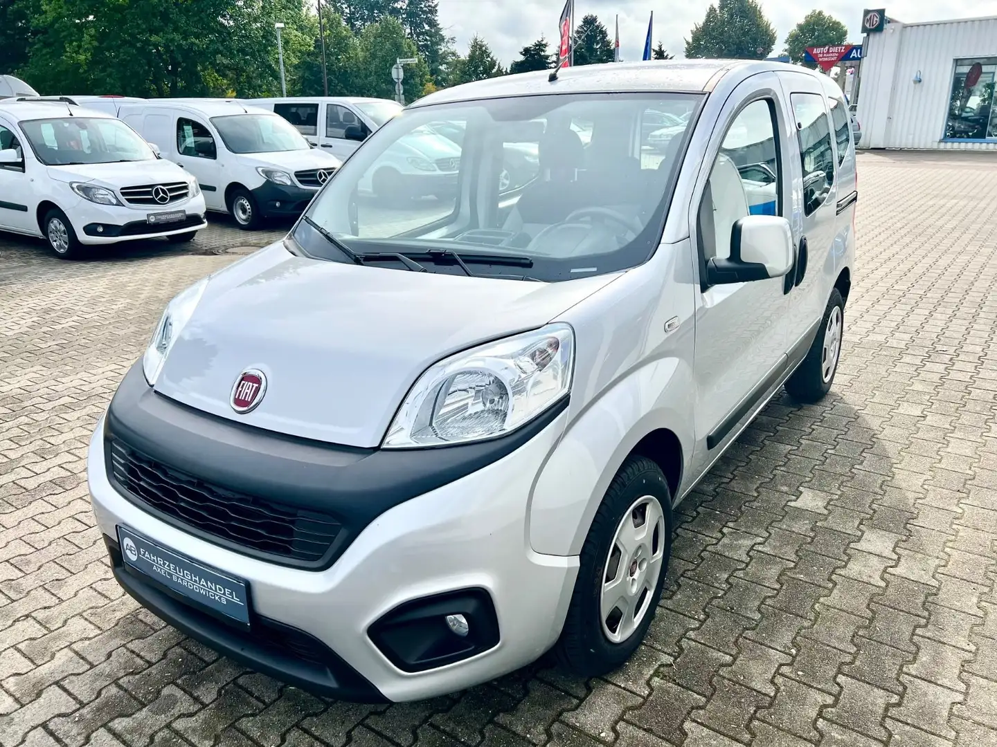 Fiat Qubo 1.4 Lounge Klima / Nur 2400 km !!!!! Argent - 2