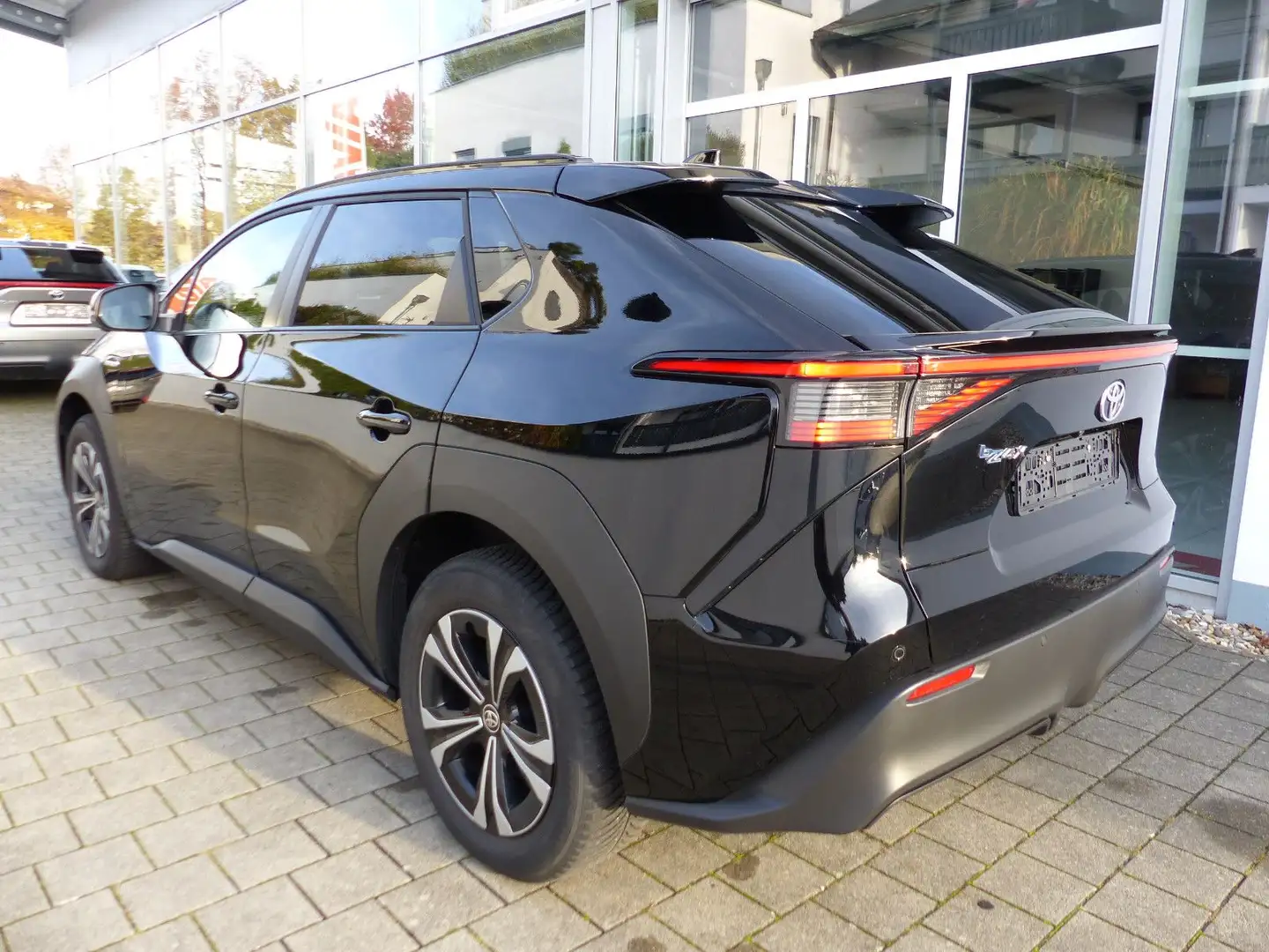 Toyota bZ4X AHK Navi SHZ el.Heckkl.LED Schnell-Ladefunk Noir - 2