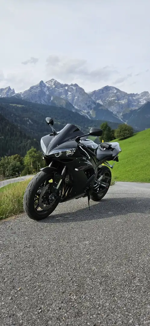 Yamaha YZF-R1 Schwarz - 2