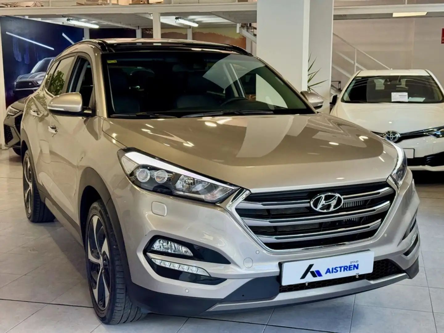 Hyundai TUCSON 2.0CRDI Style 4x4 Aut. 184 Beige - 2