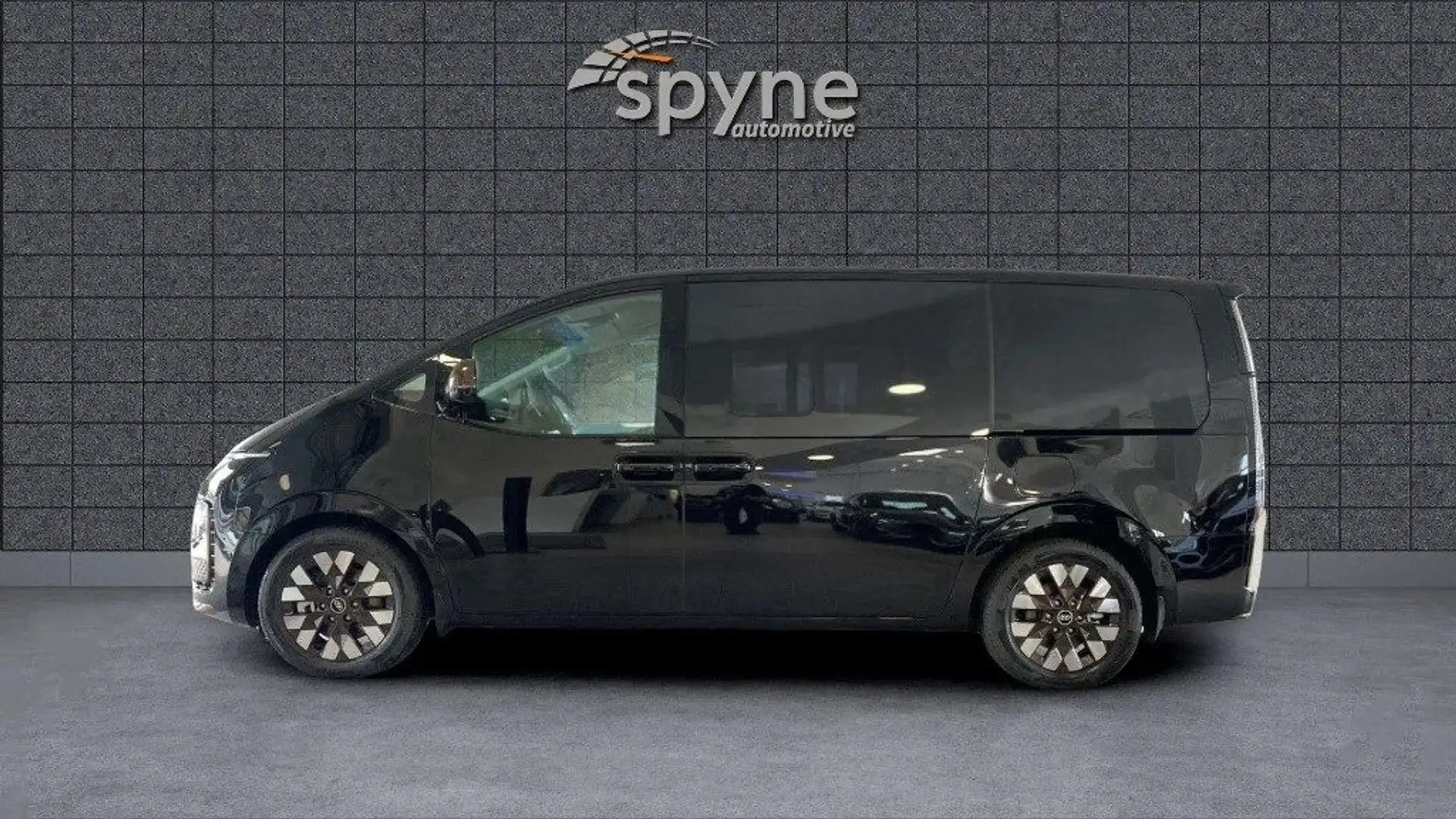 Hyundai STARIA 2.2 AT AWD 7 posti Signature Nero - 2