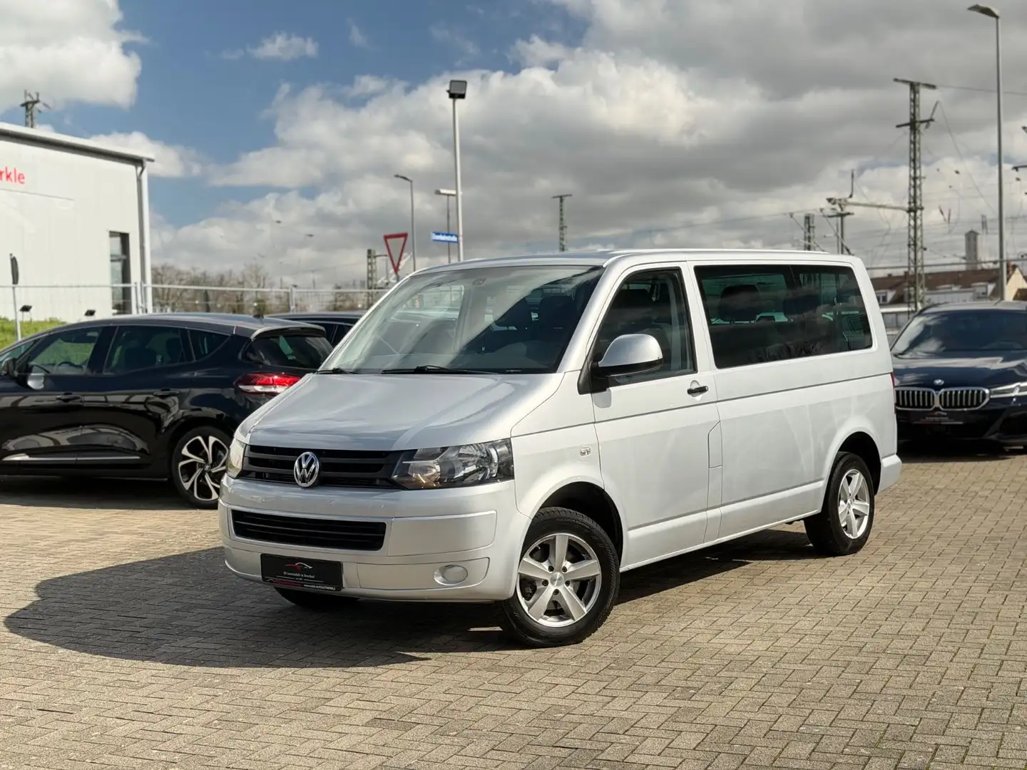 Volkswagen T5 Kombi T5 2.0 TDI *KLIMA*Shzg*AHK*9-Sitzer* Plateado - 1