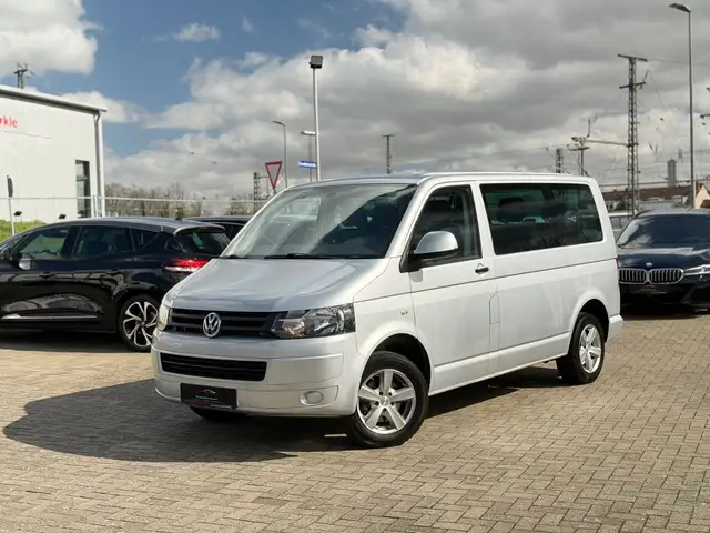 Volkswagen T5 Kombi T5 2.0 TDI *KLIMA*Shzg*AHK*9-Sitzer*