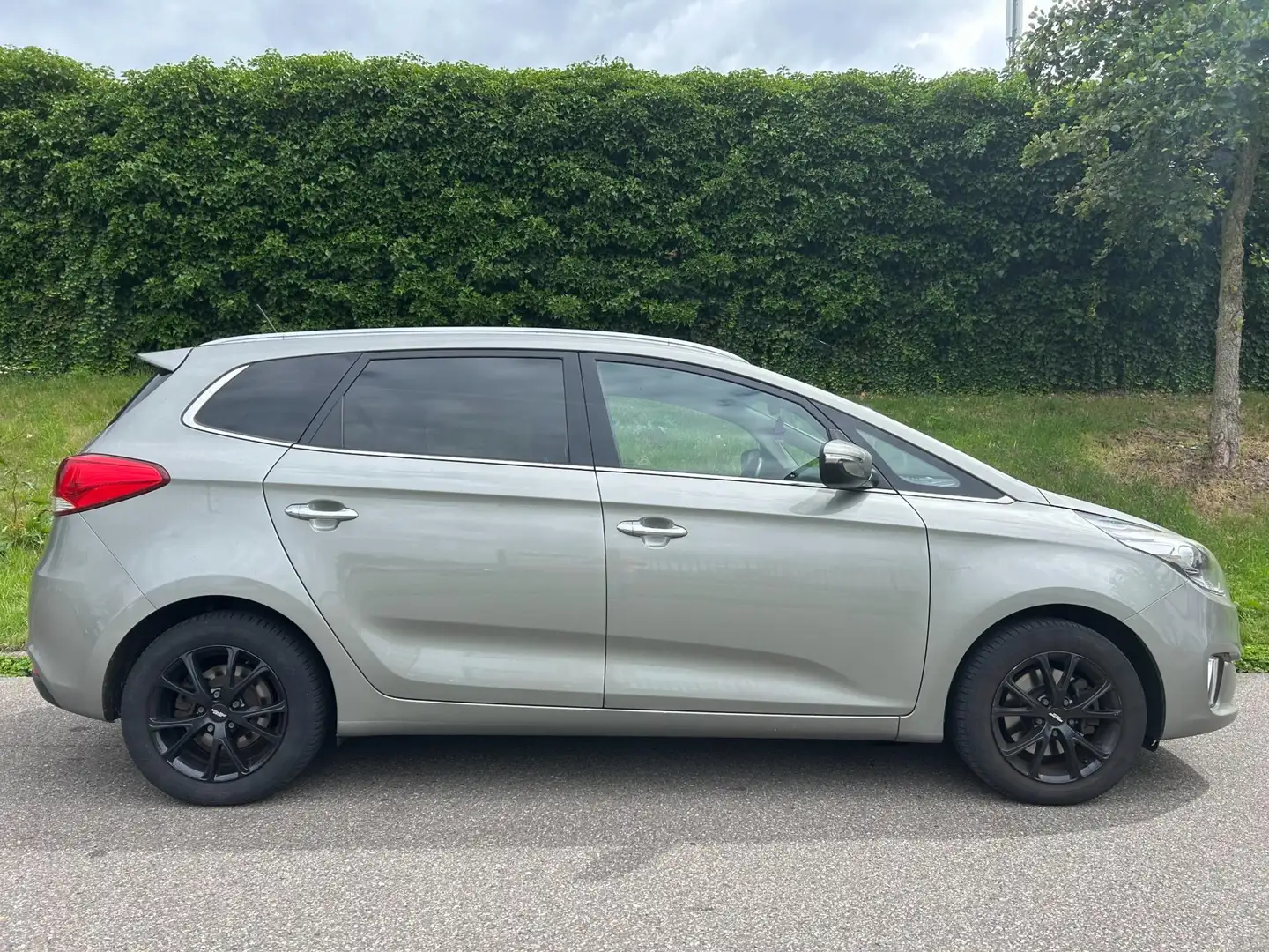 Kia Carens 1.6 GDi - 7 persoons - Navi - Clima - Camera - Tre Grijs - 2
