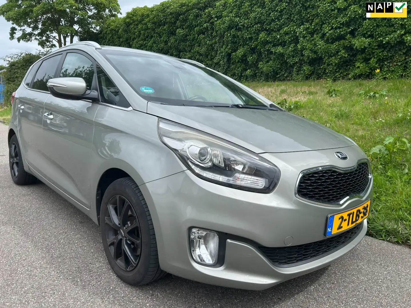 Kia Carens 1.6 GDi - 7 persoons - Navi - Clima - Camera - Tre Grijs - 1