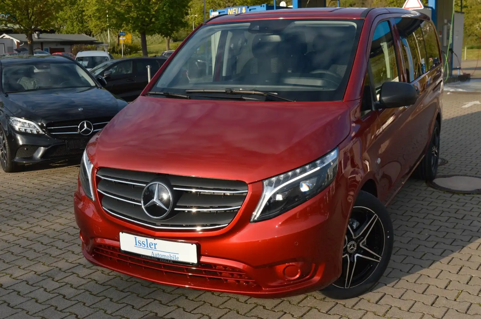 Mercedes-Benz Vito Tourer Select L114 CDI 9G Tronic Červená - 1