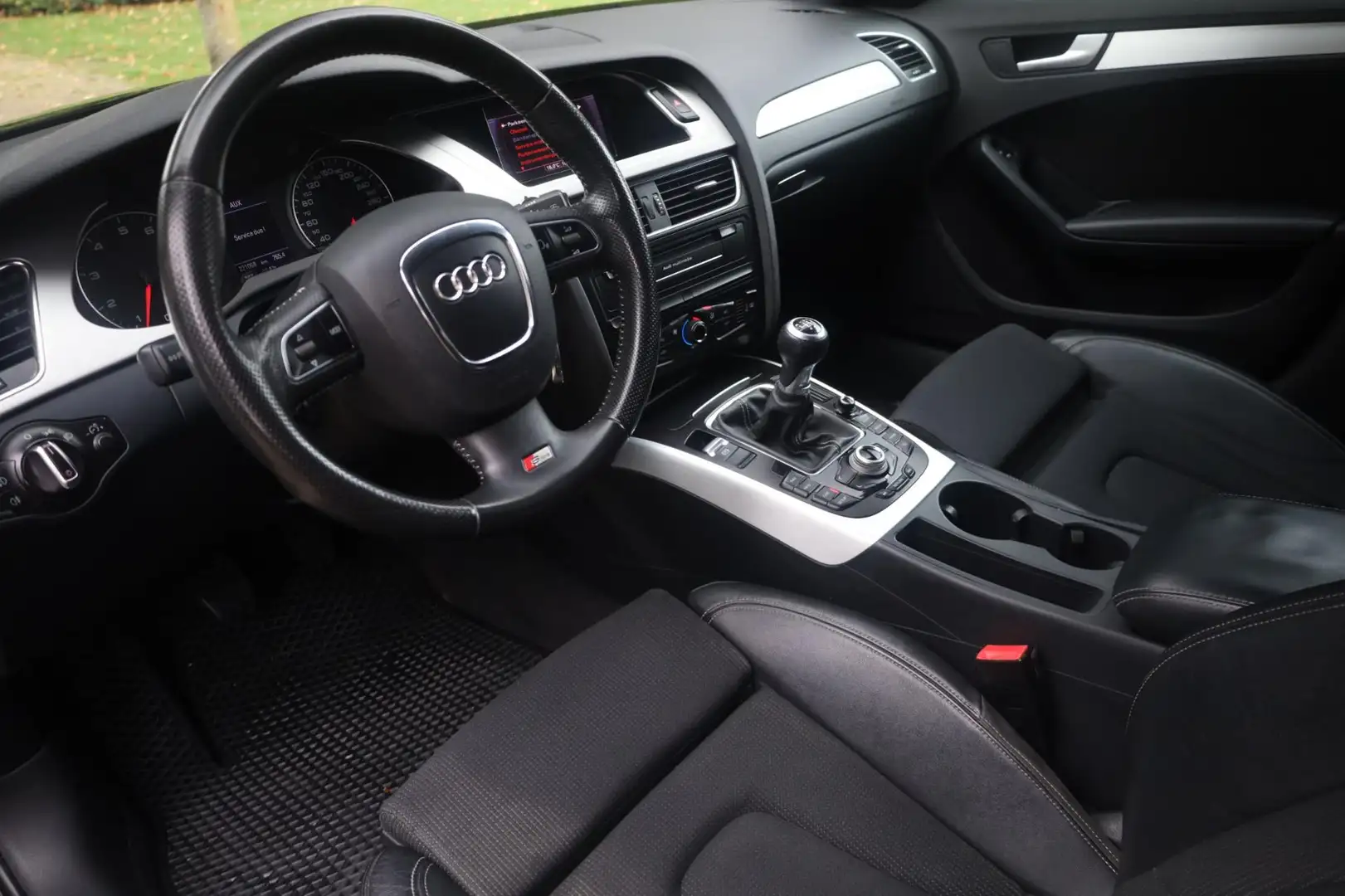 Audi A4 Limousine 1.8 TFSI quattro S edition | 2x S-line | Zwart - 2