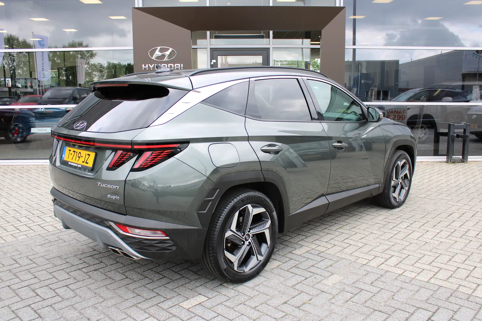 Hyundai TUCSON 1.6 T-GDI PHEV Comfort Smart 4WD | Elektrische ach Grijs - 2