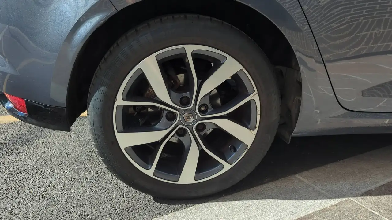 Renault Megane Berline — photo 16