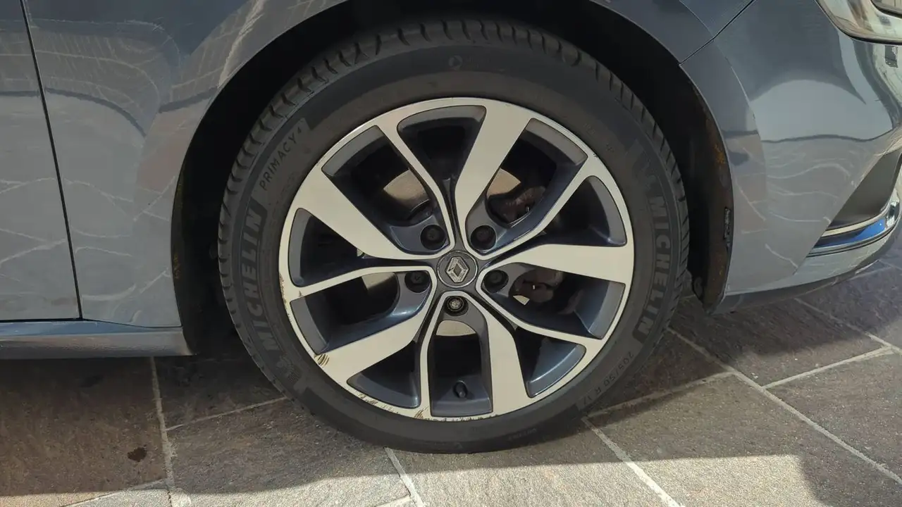 Renault Megane Berline — photo 17