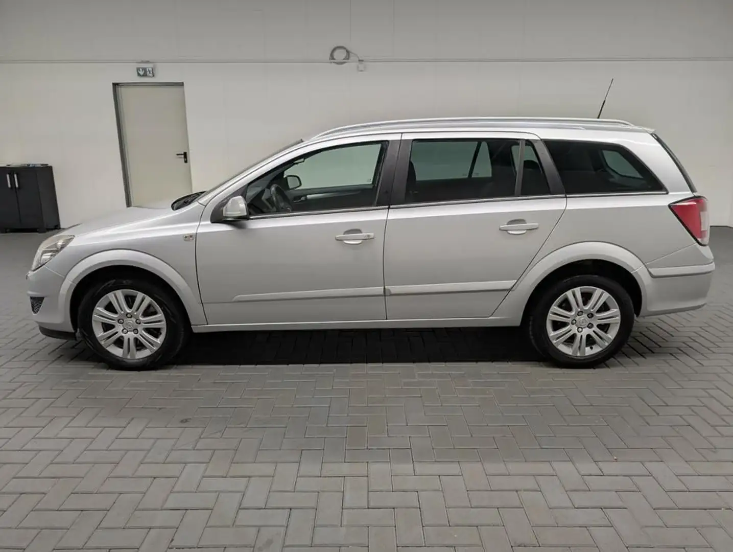 Opel Astra H Caravan Innovation 110 Jahre Für Gewerbe Silber - 2