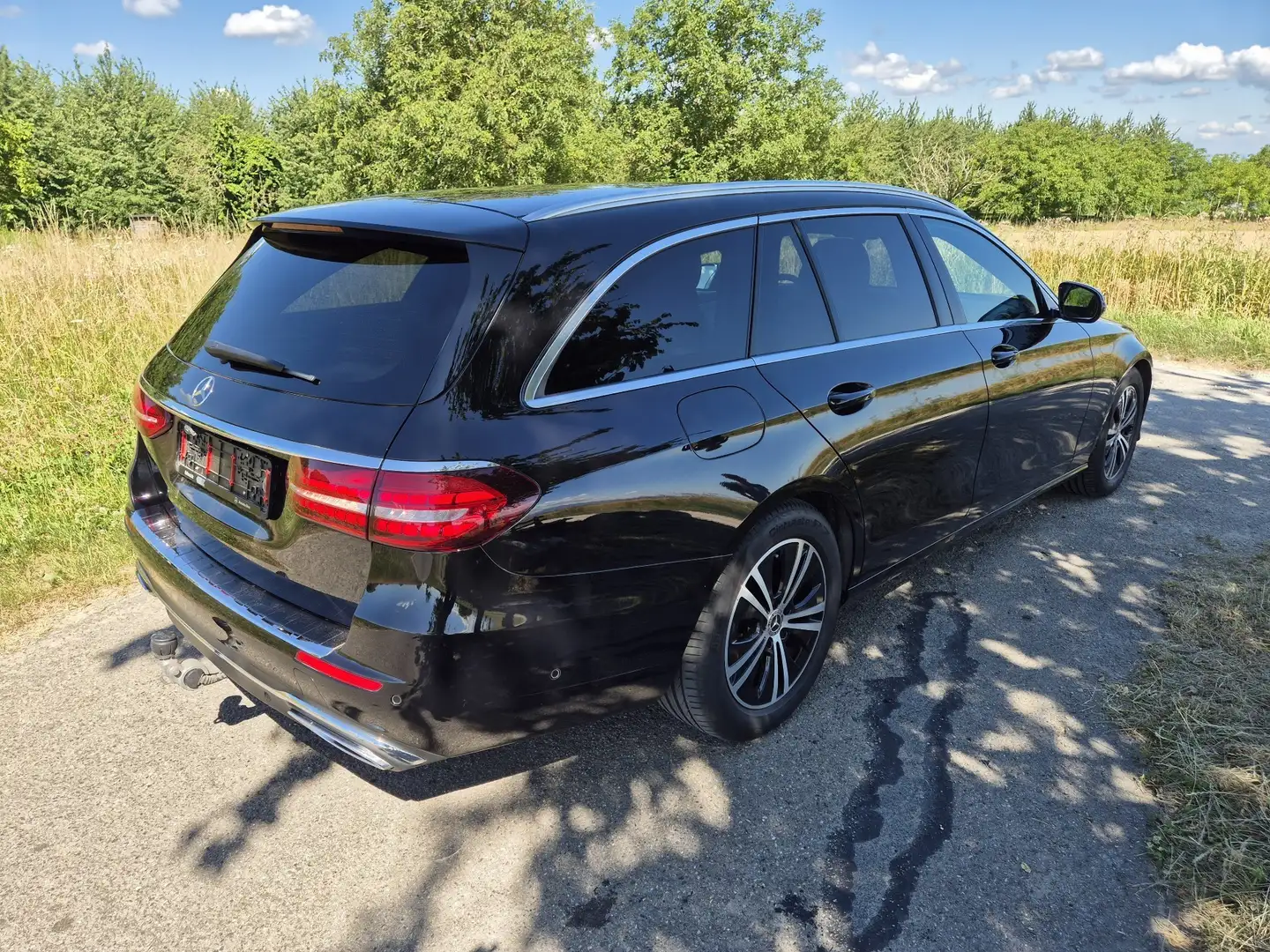 Mercedes-Benz E 220 d T 9G-TRONIC Avantgarde Schwarz - 2