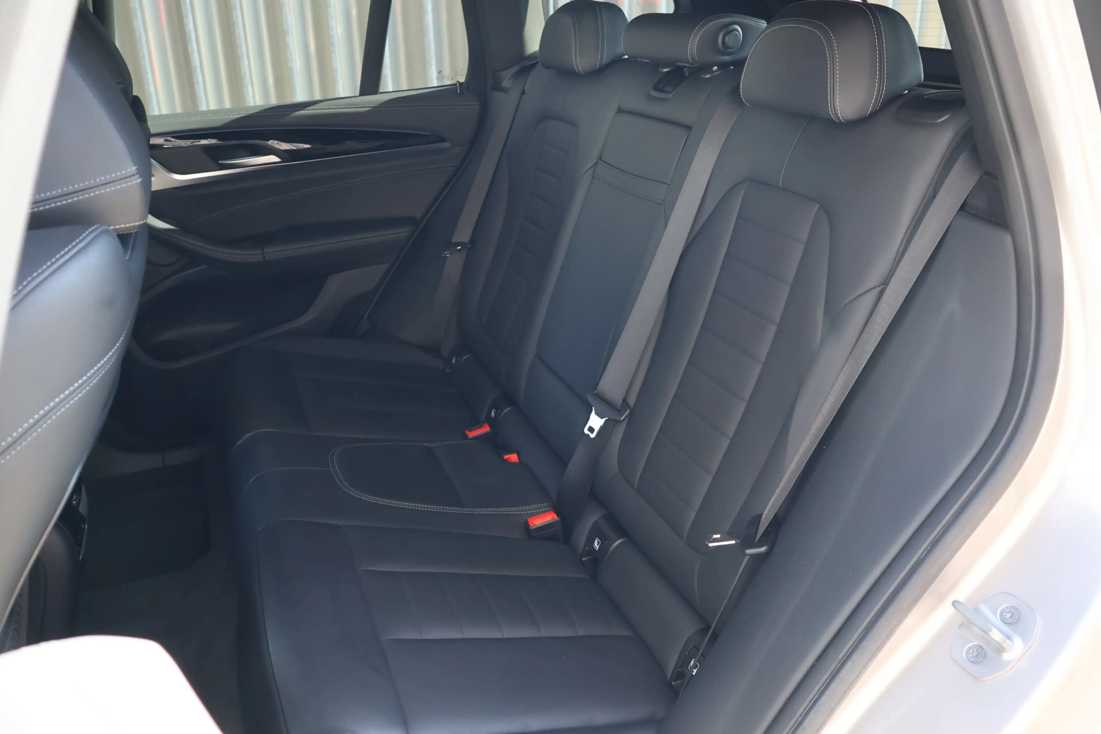 BMW iX3 High Executive 80 kWh — photo 6