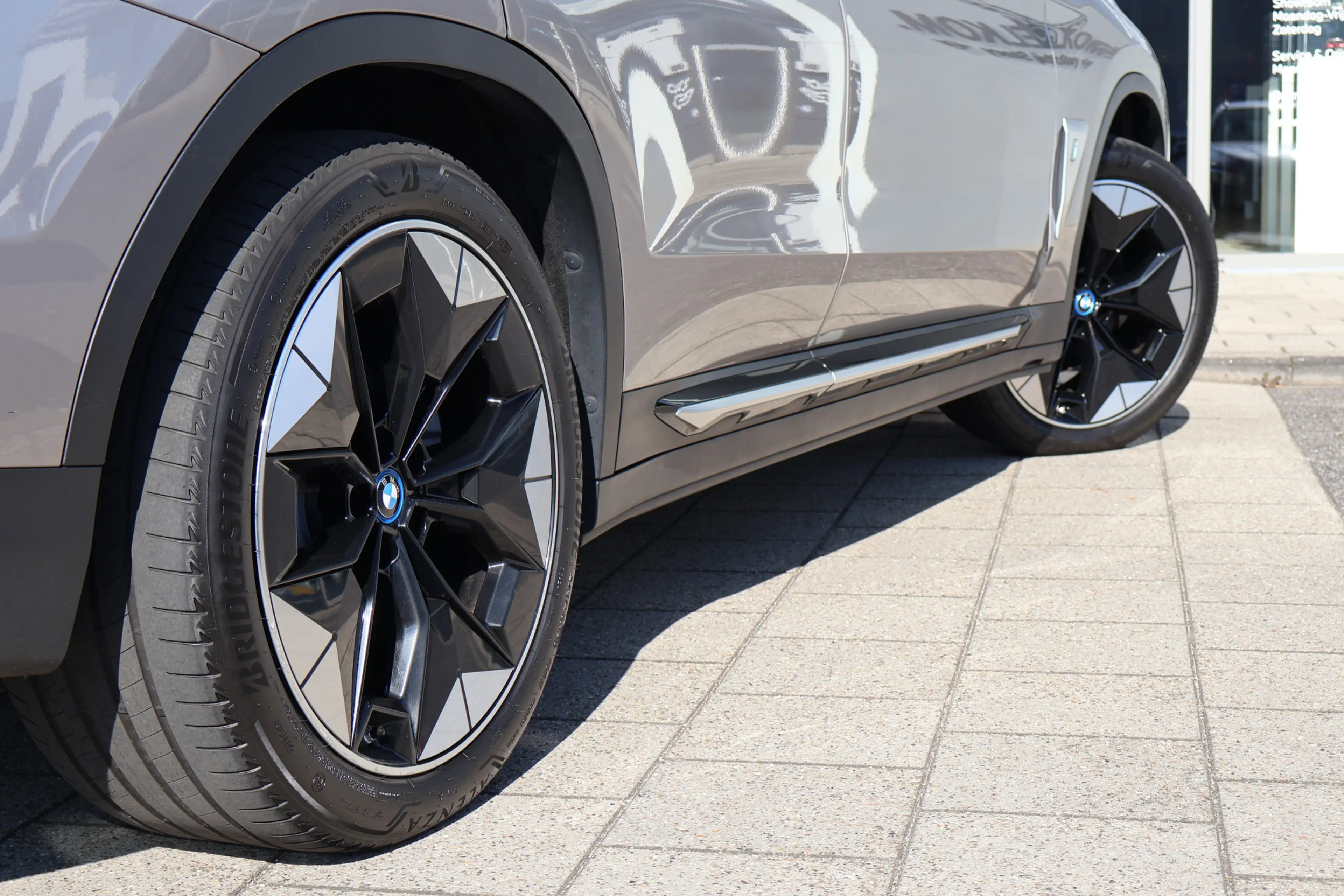BMW iX3 High Executive 80 kWh — photo 12