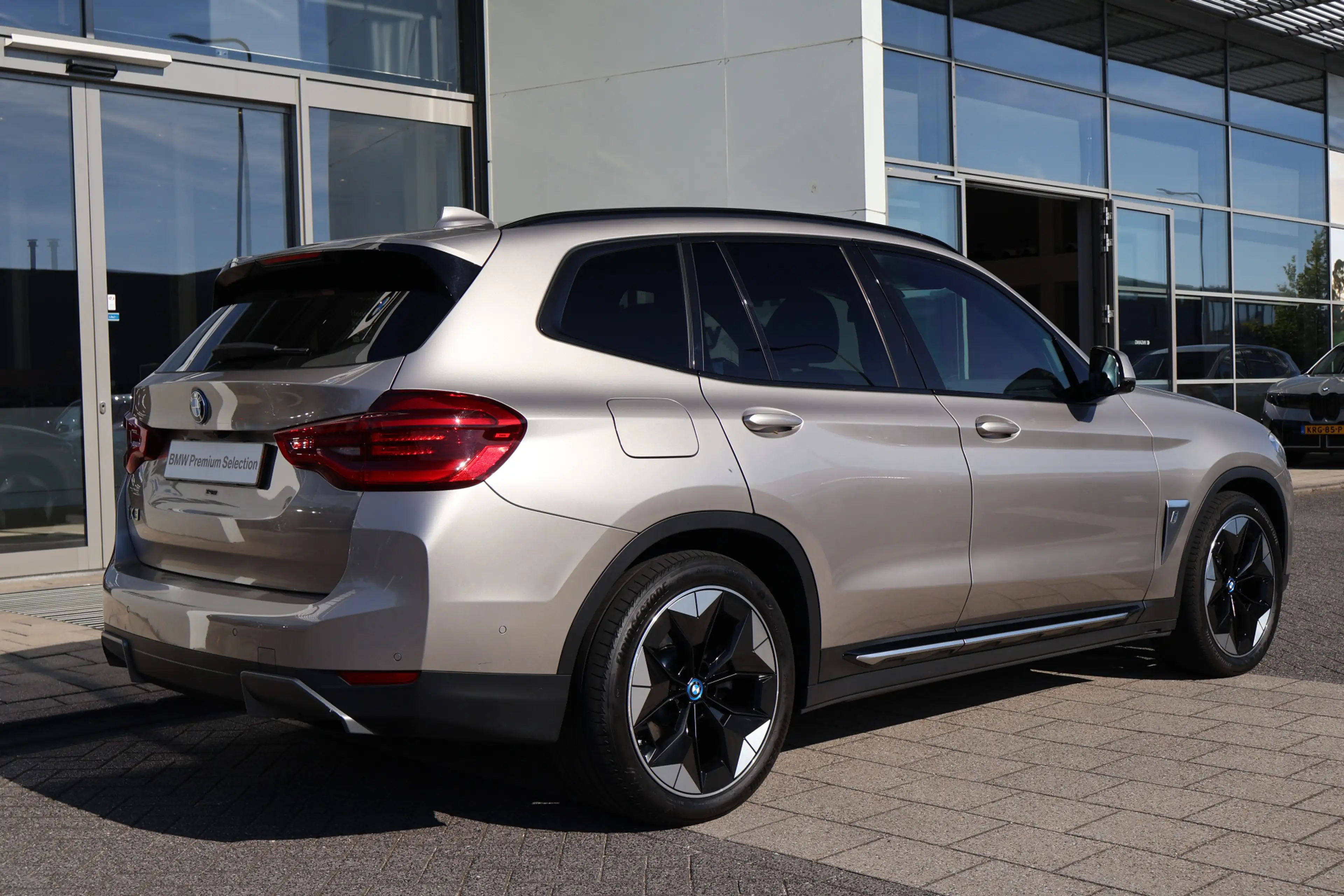 BMW iX3 High Executive 80 kWh — photo 8