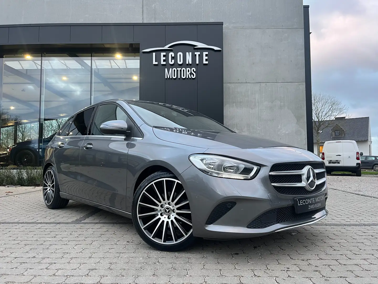 Mercedes-Benz B 180 B 180 7G-DCT Leder/Widescreen/Camera/Cruise/PDC... Grijs - 1