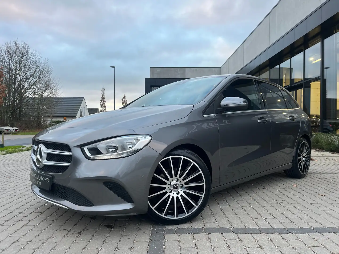 Mercedes-Benz B 180 B 180 7G-DCT Leder/Widescreen/Camera/Cruise/PDC... Grijs - 2