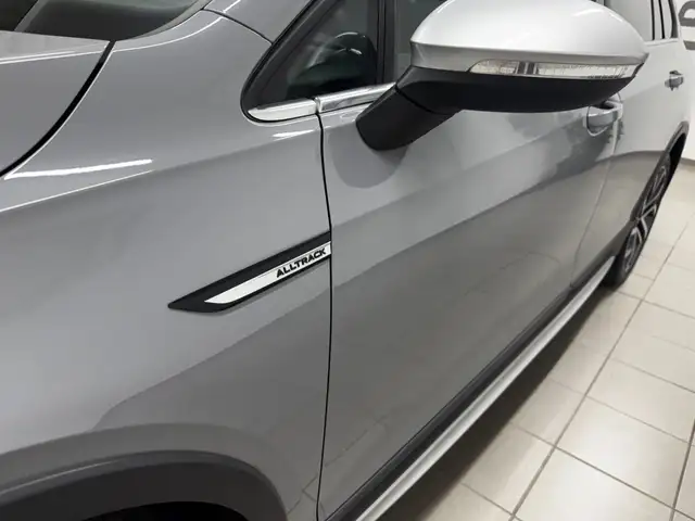 Volkswagen Golf view 9